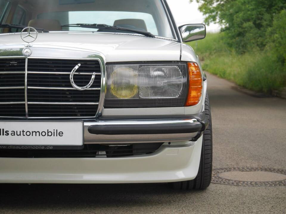 Immagine 45/50 di Mercedes-Benz 230 E (1900)