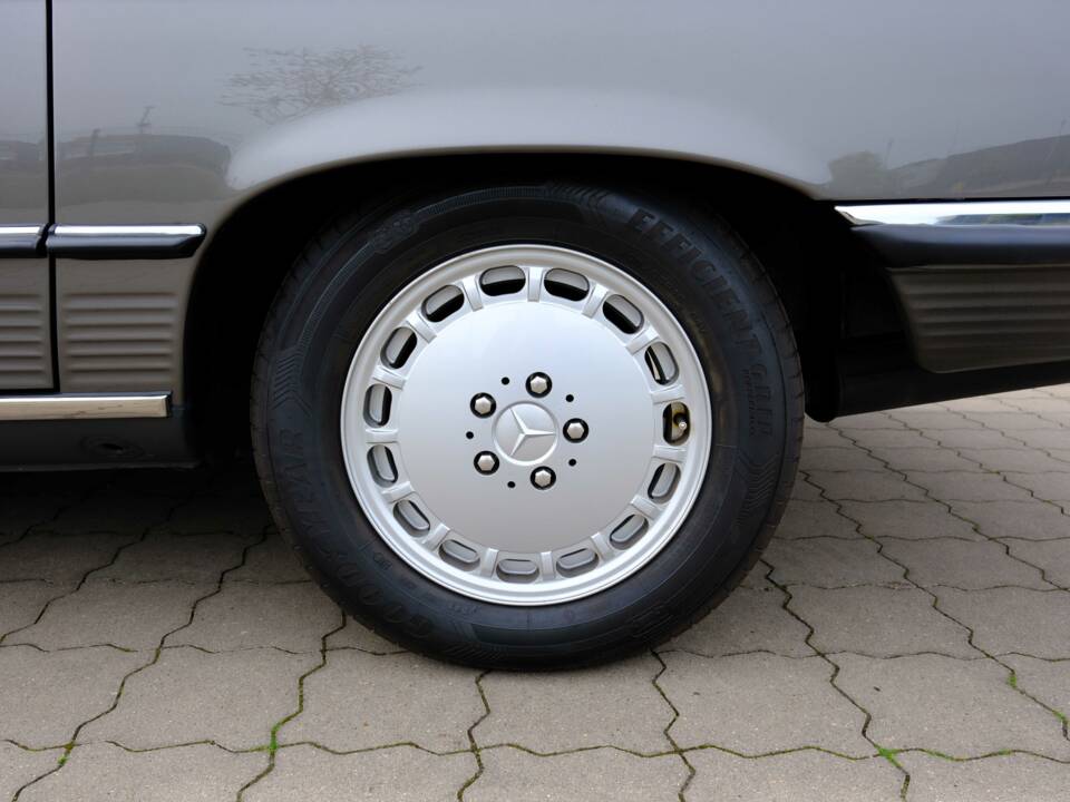 Image 56/97 de Mercedes-Benz 560 SL (1987)