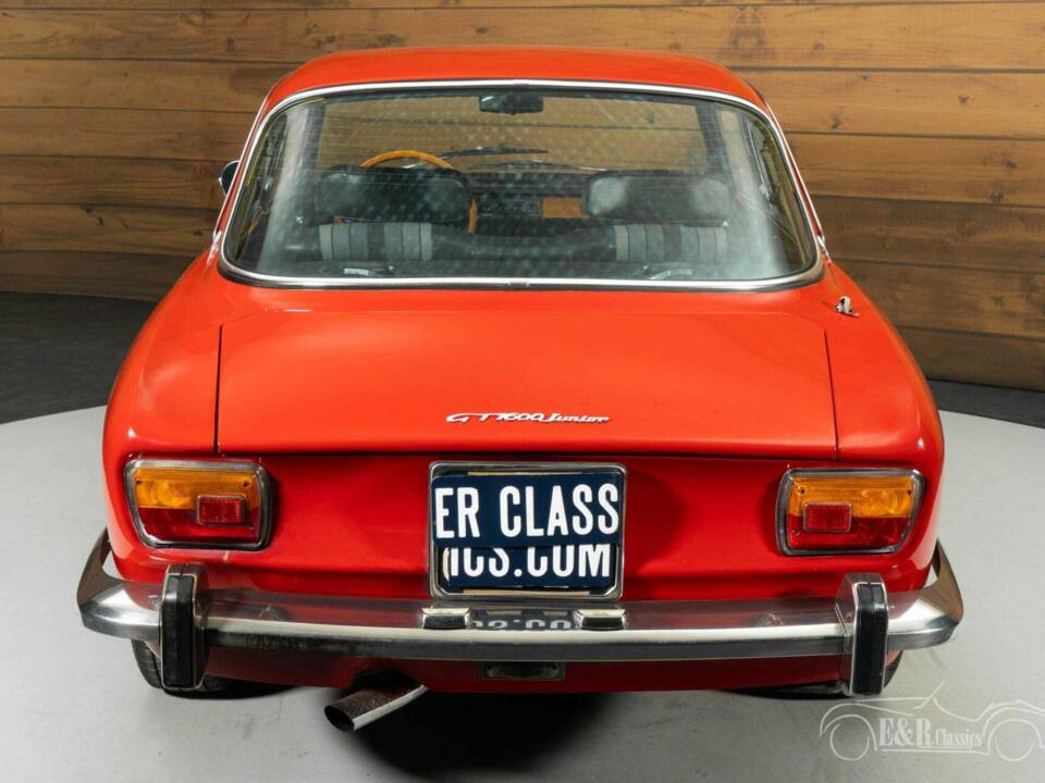 Image 16/19 of Alfa Romeo Giulia 1600 GT Junior (1975)