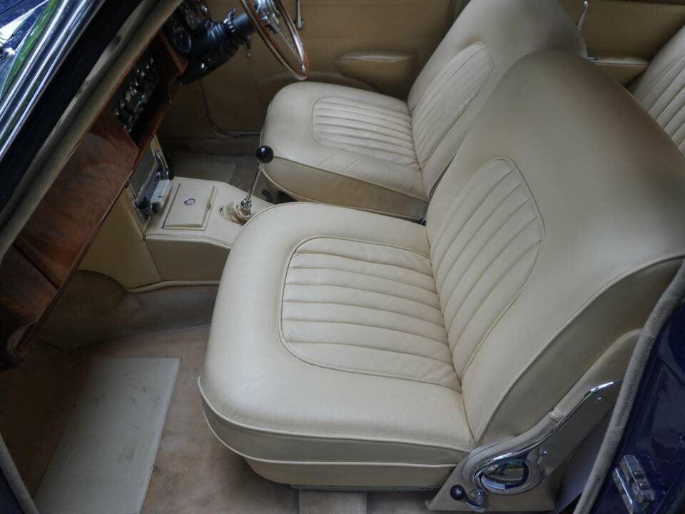 Image 12/18 of Jaguar Mk II 3.8 (1966)