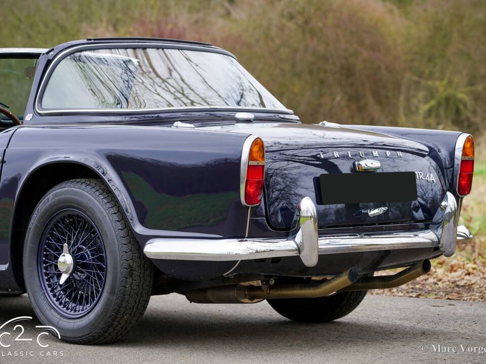 Image 30/45 of Triumph TR 4A (1966)