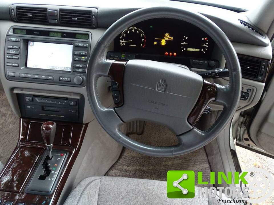 Bild 8/10 von Toyota Crown Majesta (1999)