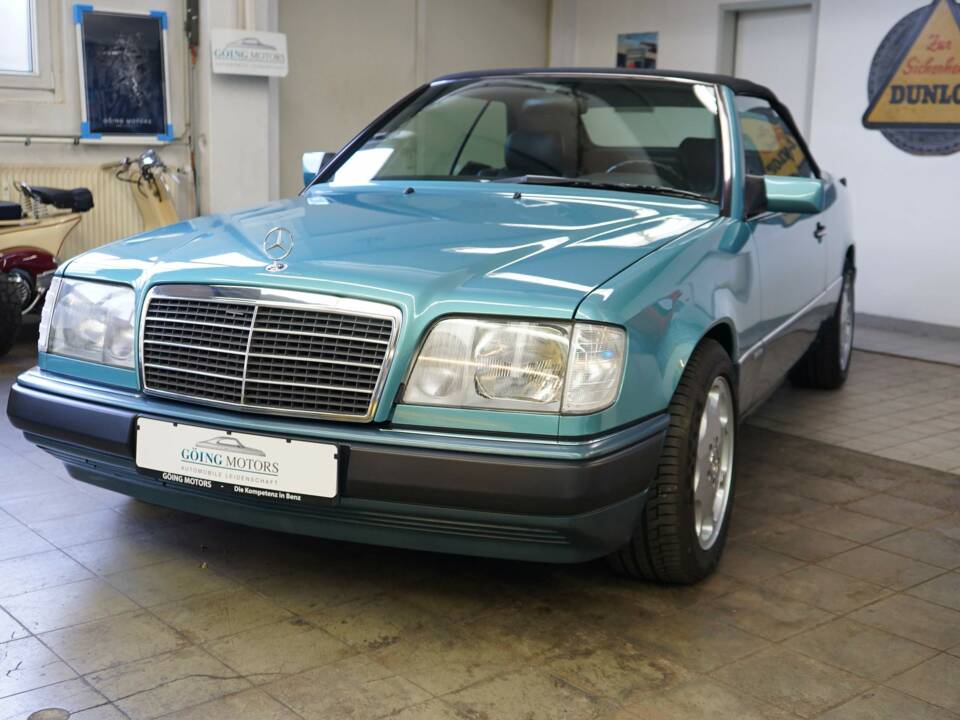 Afbeelding 9/50 van Mercedes-Benz 300 CE-24 (1993)
