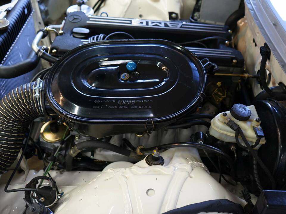 Immagine 34/40 di Mercedes-Benz 280 CE (1980)