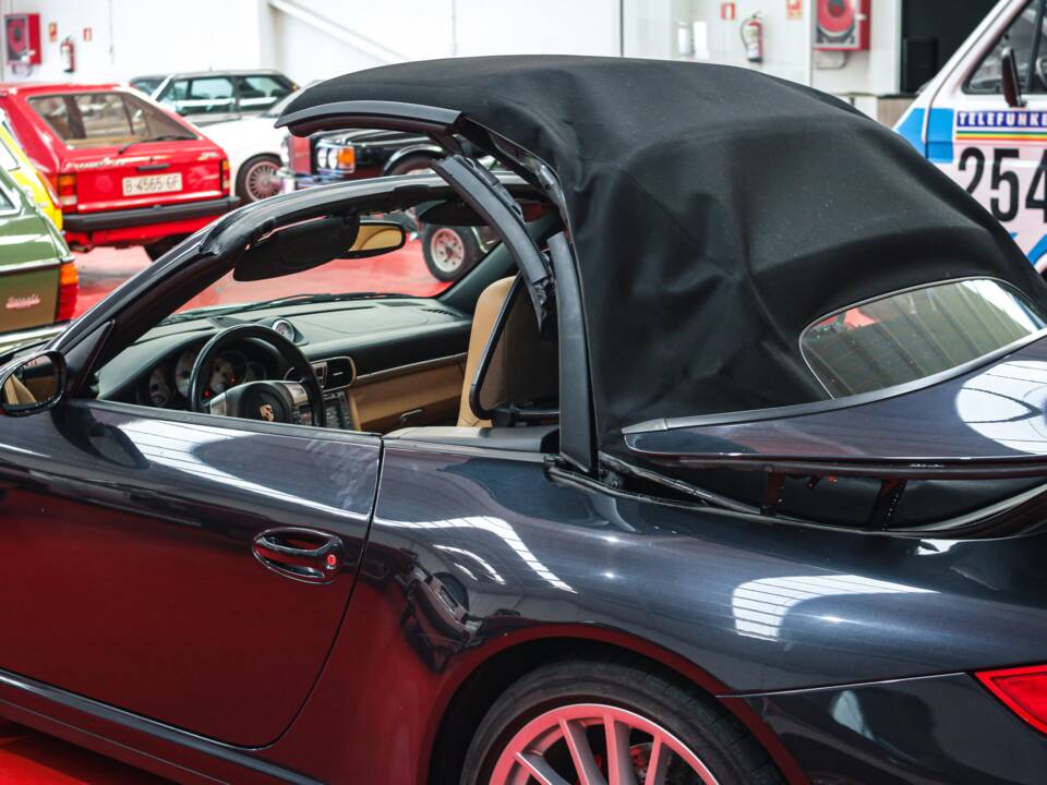 Image 38/48 of Porsche 911 Carrera 4S (2007)