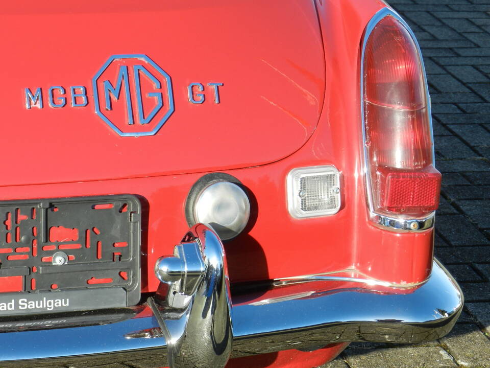 Image 60/75 of MG MGB GT (1969)