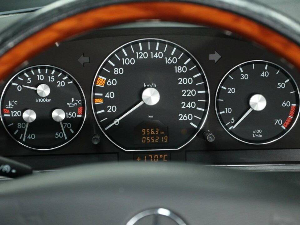 Immagine 15/30 di Mercedes-Benz SL 500 &quot;Final Edition&quot; (2001)