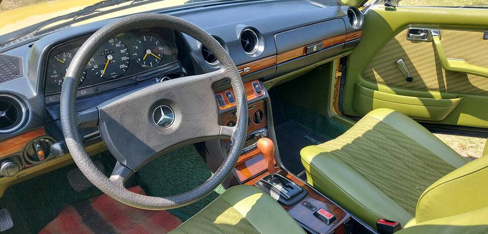 Image 2/8 of Mercedes-Benz 280 CE (1980)