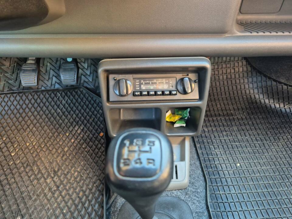 Bild 13/36 von Ford Fiesta 1.6 D (1987)