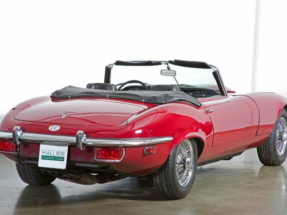 Image 4/19 de Jaguar Type E V12 (1974)