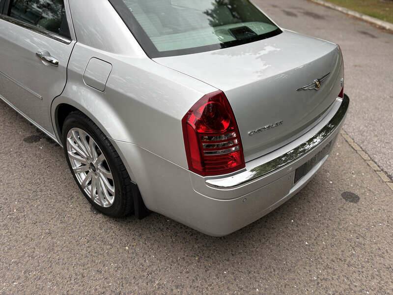 Image 17/50 of Chrysler 300 S (2008)