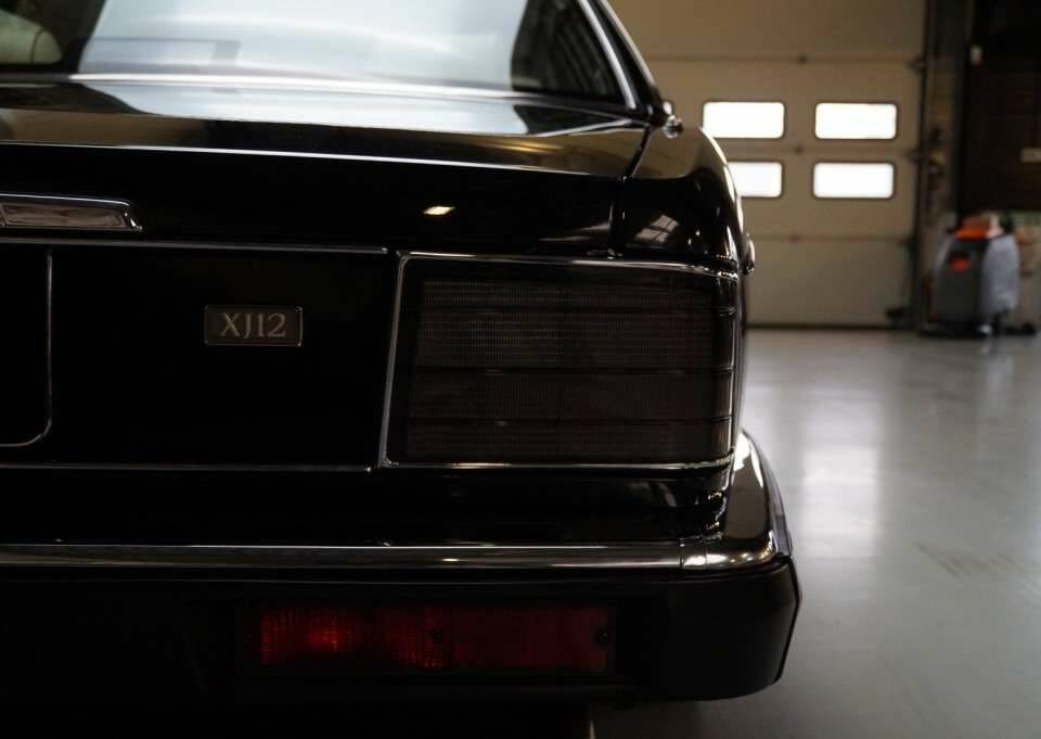 Image 32/47 of Jaguar XJ12 6.0 (1994)