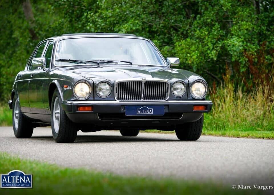 Image 5/57 de Jaguar XJ 12 (1986)