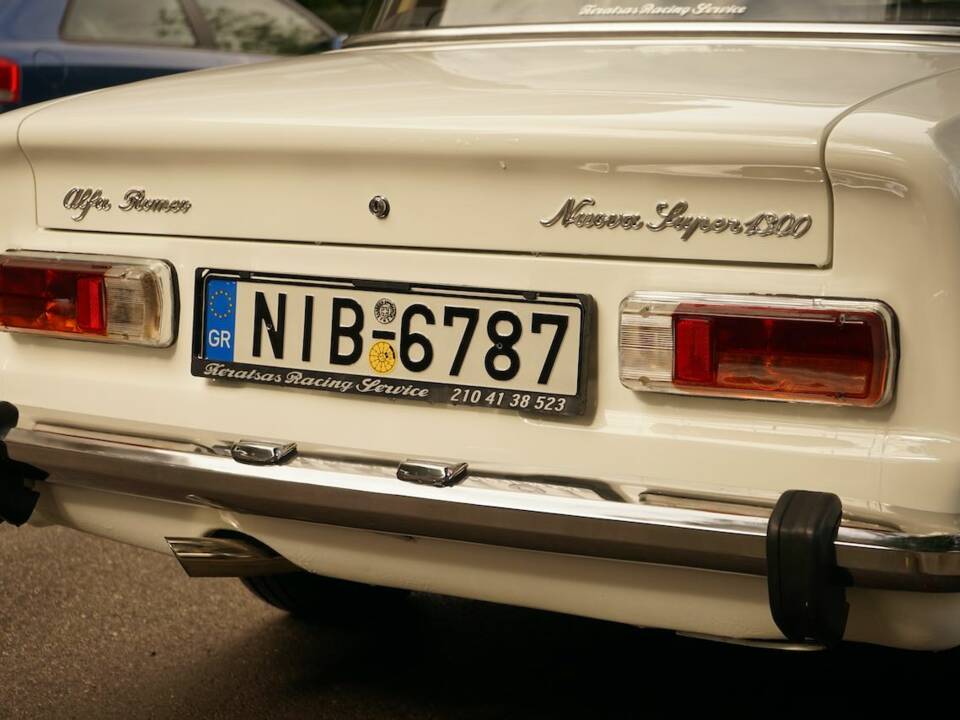 Image 6/100 of Alfa Romeo Giulia Nuova Super 1300 (1977)