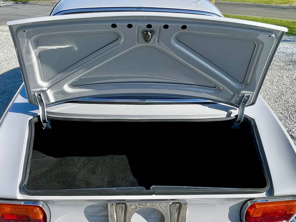 Image 22/47 de Alfa Romeo 1750 GT Veloce (1968)