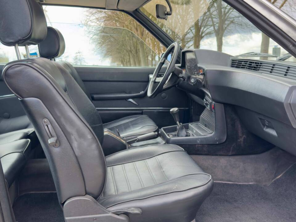 Bild 2/8 von BMW 633 CSi (1981)