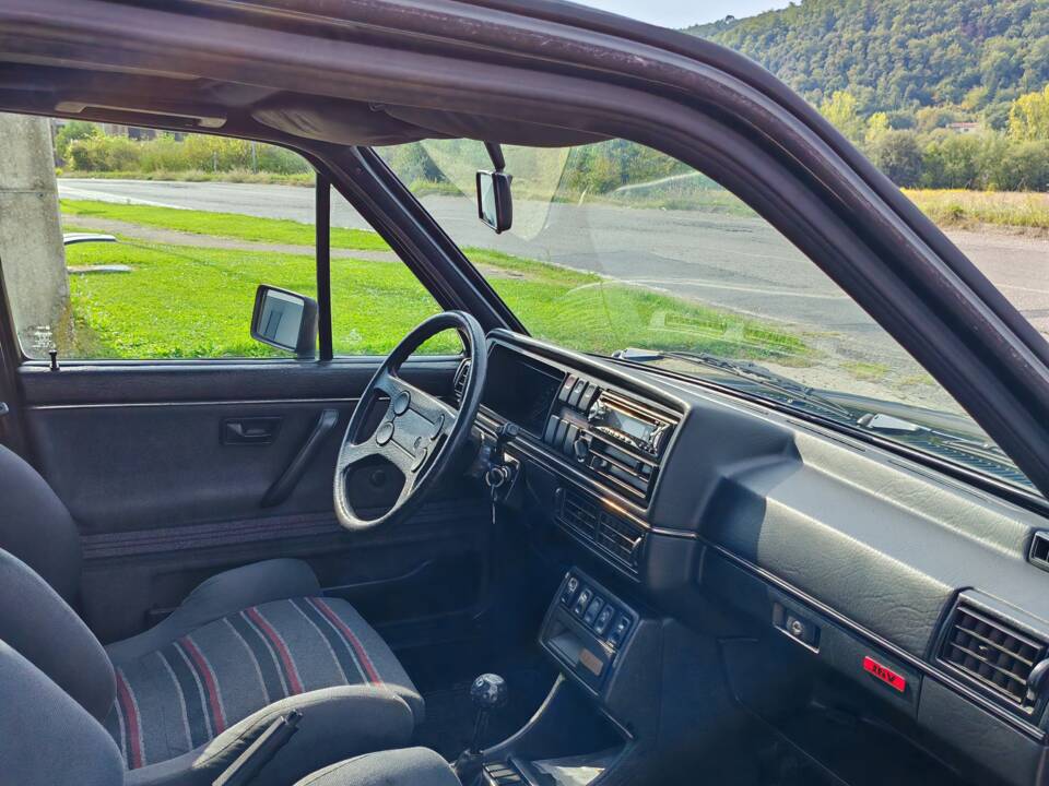 Bild 25/42 von Volkswagen Golf II GTi 16V 1.8 (1986)