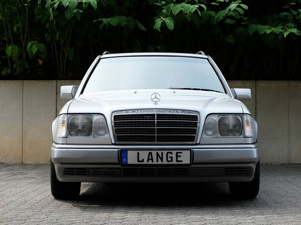 Image 10/75 of Mercedes-Benz E 280 T (1994)