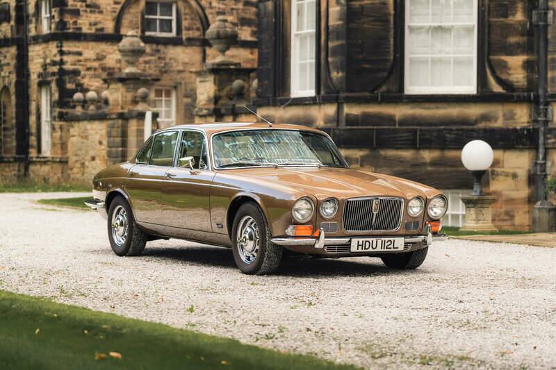 Image 10/50 of Jaguar XJ 12 (1972)