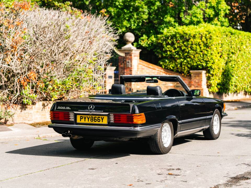 Image 12/30 de Mercedes-Benz 500 SL (1983)