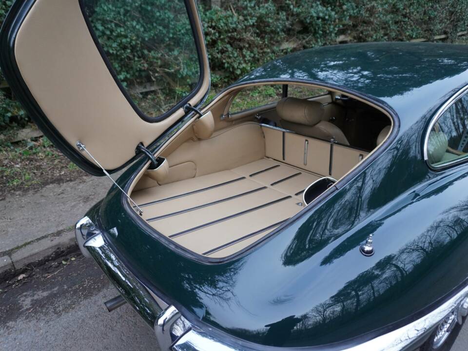 Afbeelding 18/18 van Jaguar E-Type (1970)
