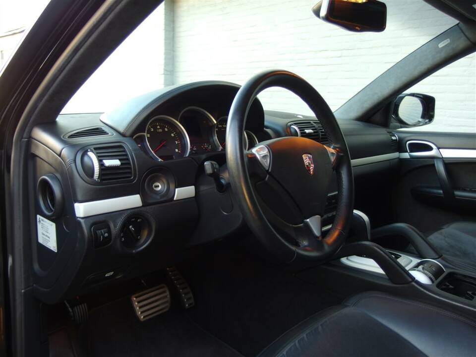 Image 53/100 of Porsche Cayenne GTS (2009)