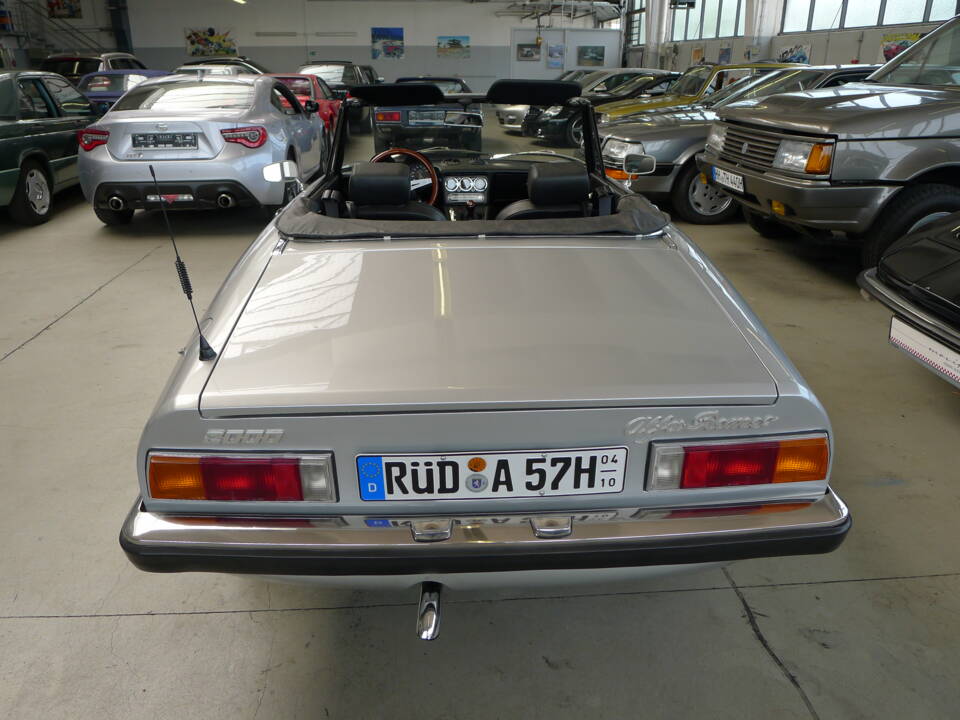 Bild 28/32 von Alfa Romeo 2000 Spider Veloce (1981)