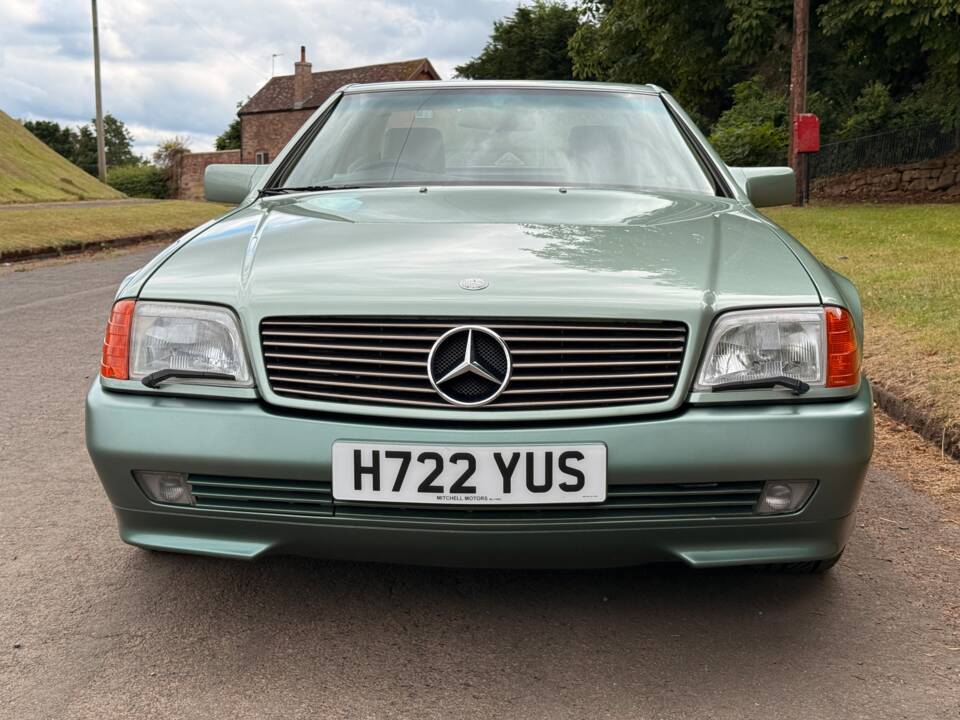 Afbeelding 3/15 van Mercedes-Benz 500 SL (1990)