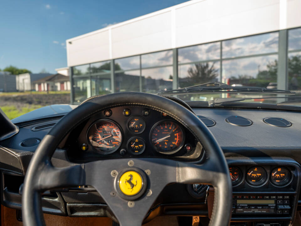 Image 33/36 de Ferrari 328 GTB (1986)