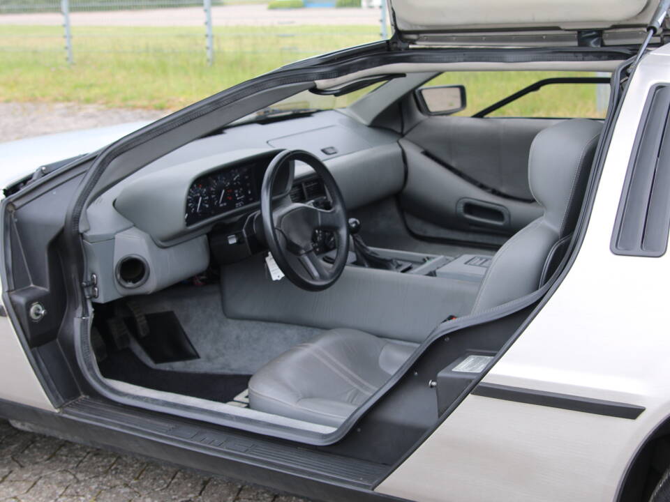 Image 63/92 of DeLorean DMC-12 (1982)