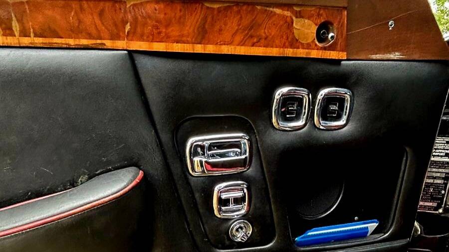 Image 8/12 of Rolls-Royce Corniche I (1976)