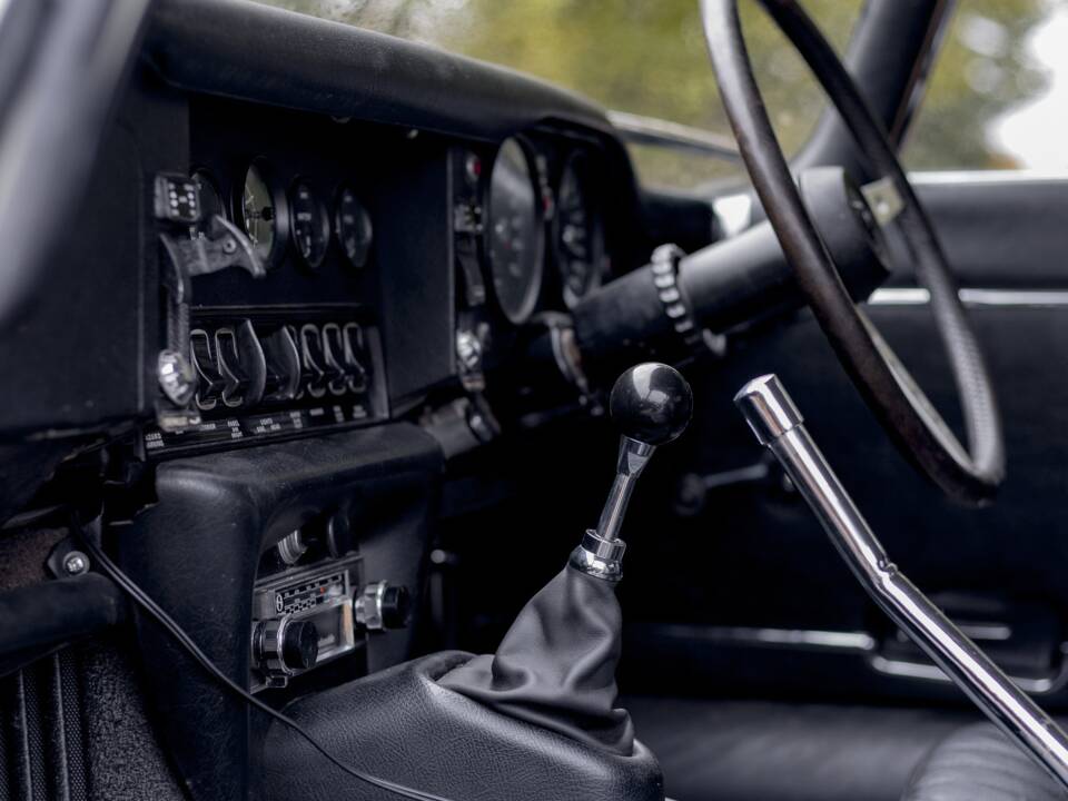 Image 30/50 de Jaguar Type E V12 (2+2) (1972)