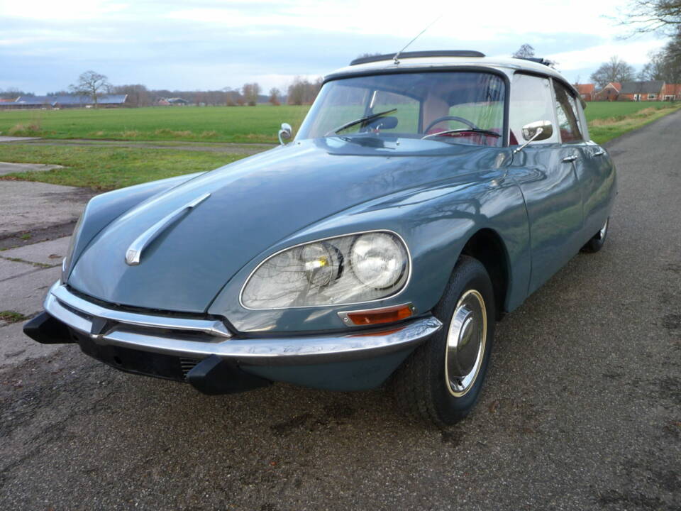 Image 4/8 of Citroën ID 19 (1969)