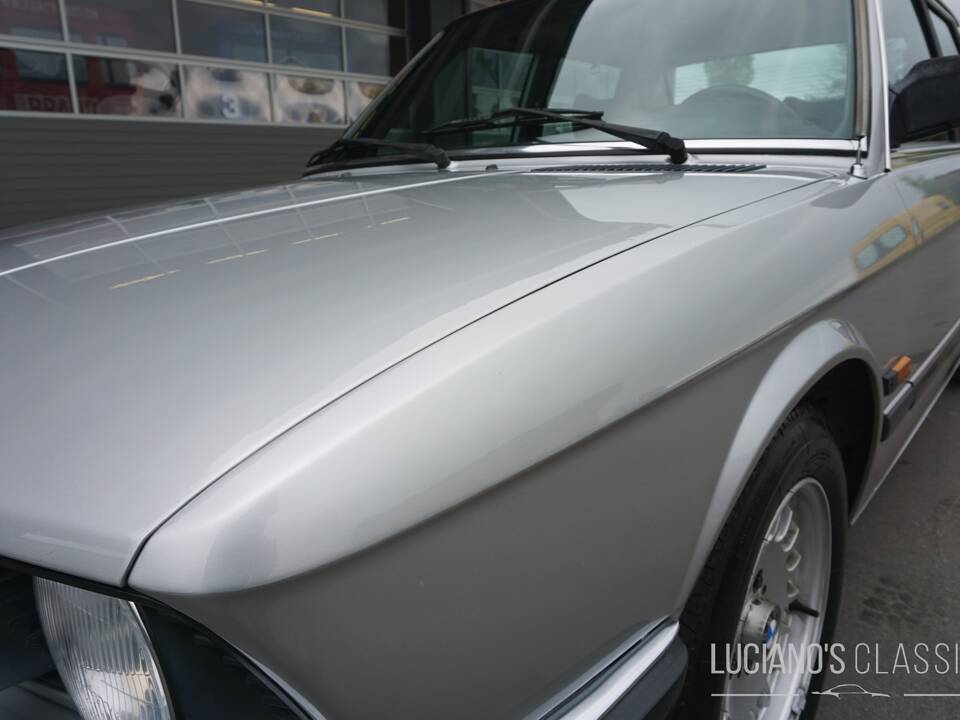 Image 16/59 of BMW 528i (1982)