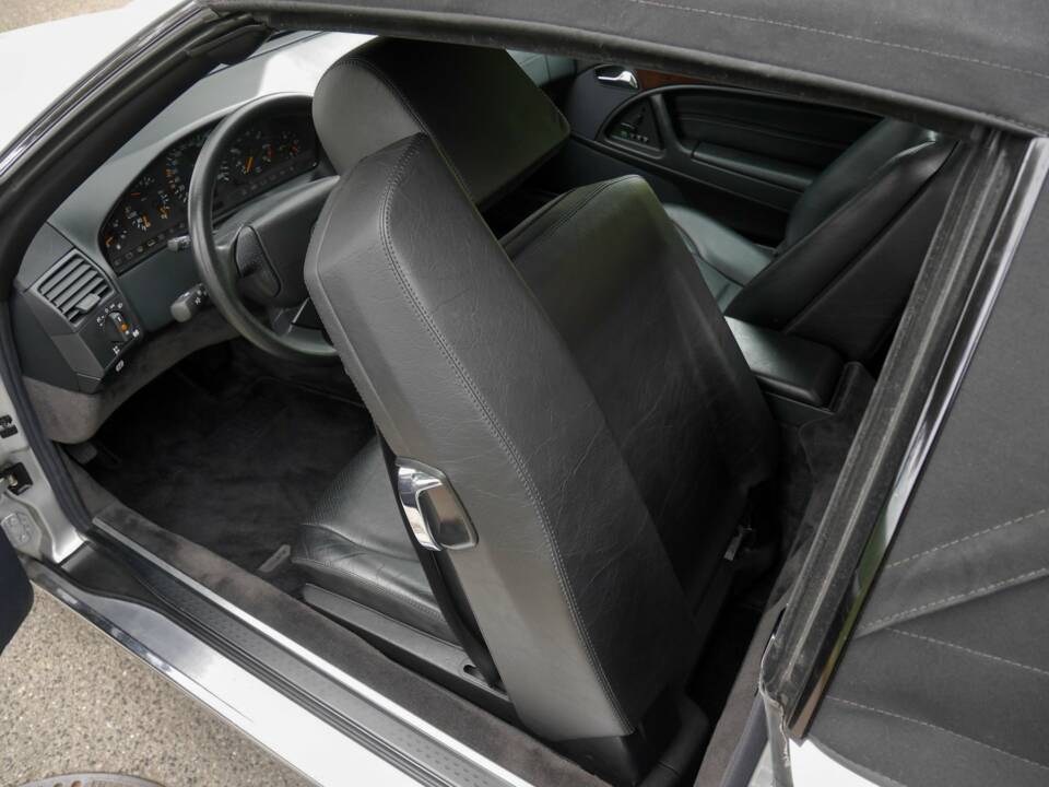 Image 19/50 of Mercedes-Benz SL 500 (1900)