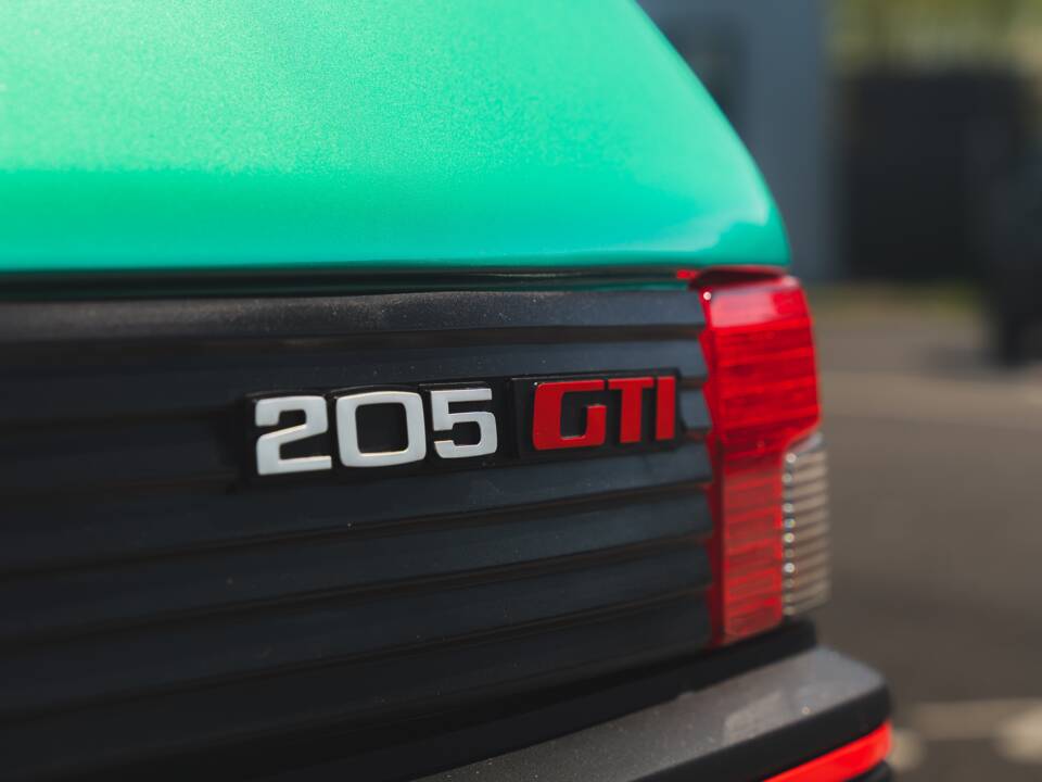 Bild 24/50 von Peugeot 205 GTi 1.9 (1991)