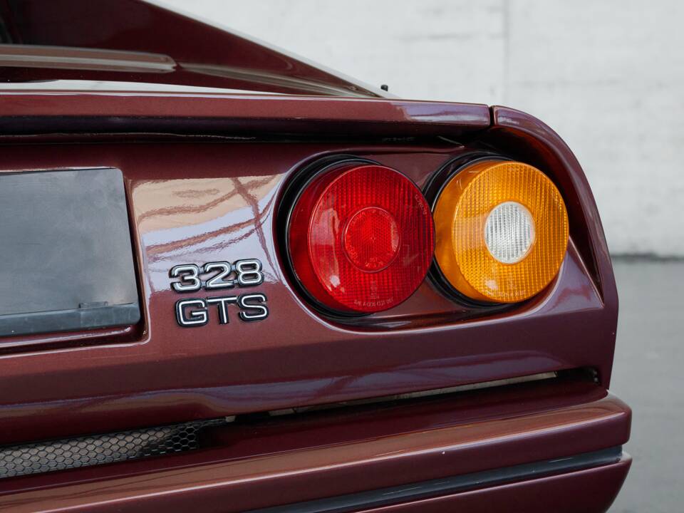 Bild 21/50 von Ferrari 328 GTS (1988)