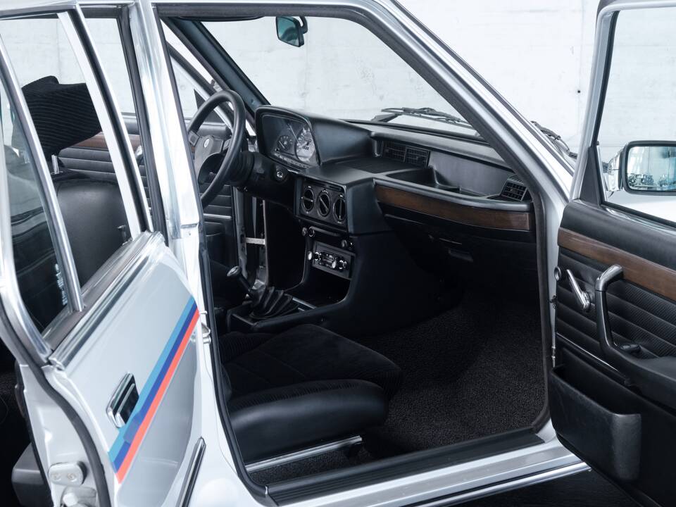 Bild 50/50 von BMW M 535i (1979)