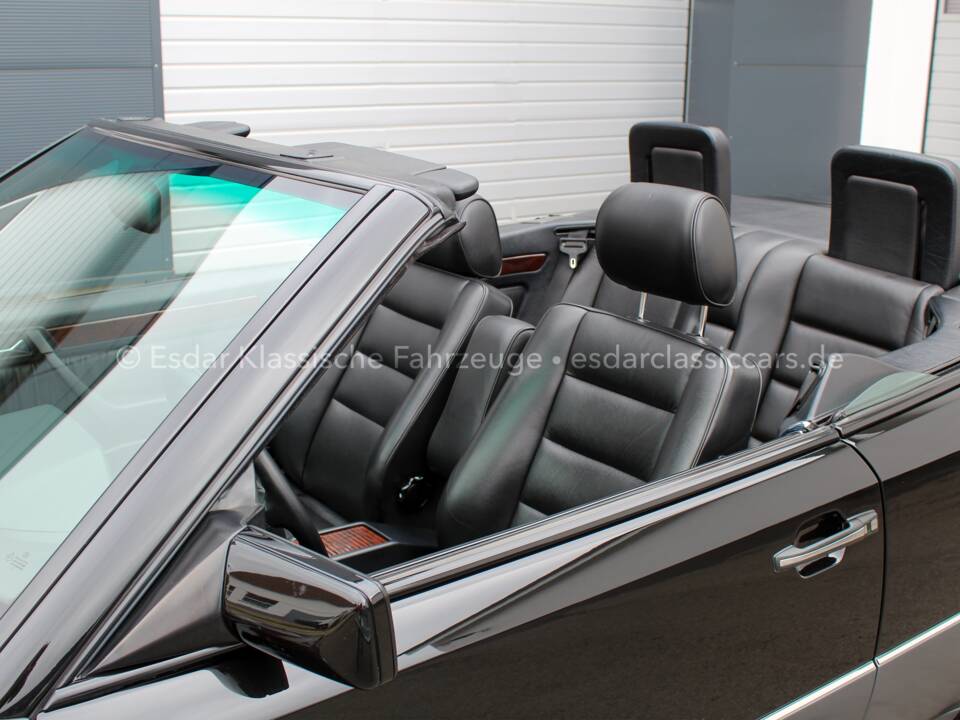 Image 3/33 of Mercedes-Benz E 200 (1994)
