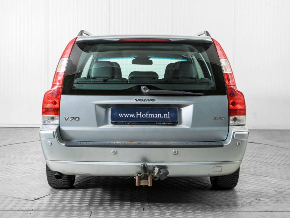 Image 13/36 of Volvo V70 D5 (2008)