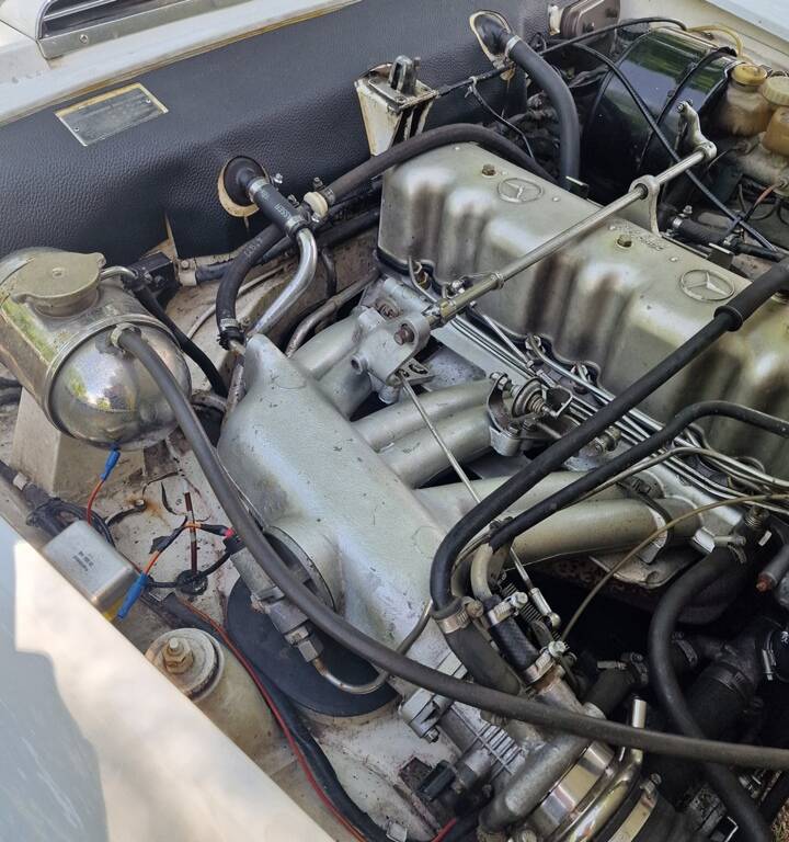 Image 54/100 de Mercedes-Benz 250 SL (1967)