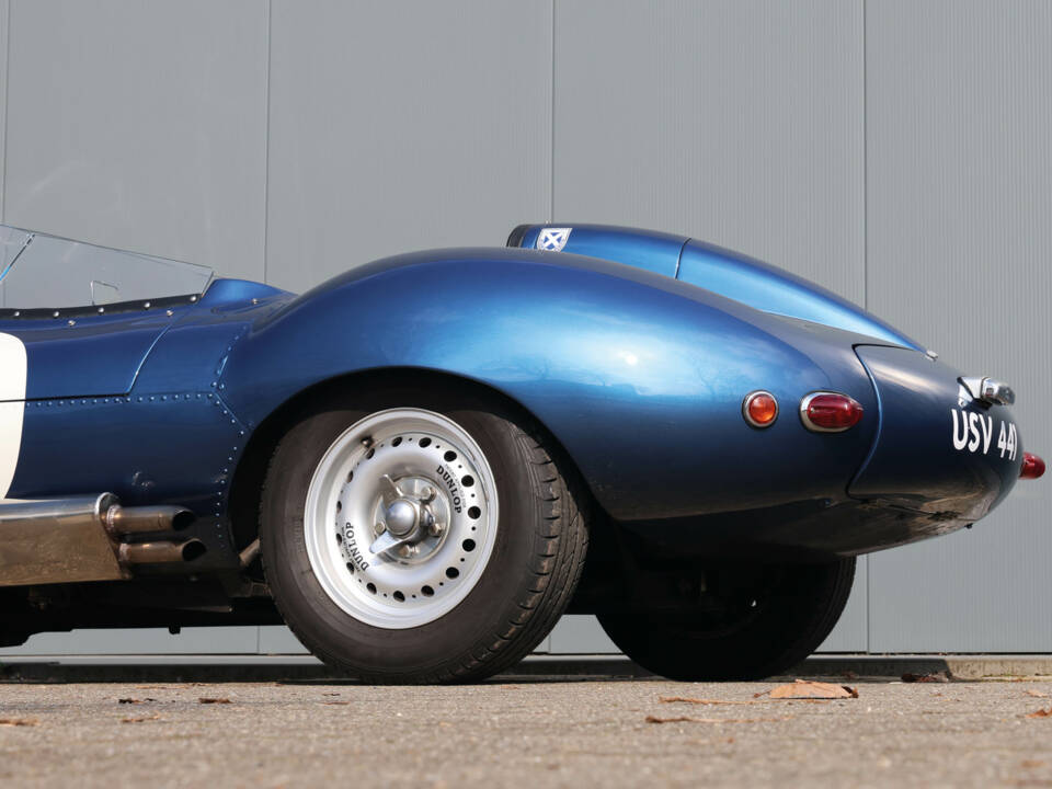 Image 33/60 of Jaguar D-Type (1967)
