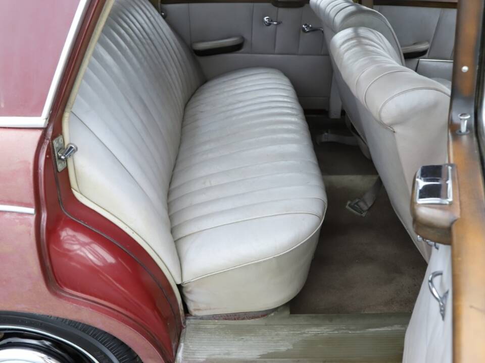 Immagine 19/34 di Mercedes-Benz 220 S (1957)