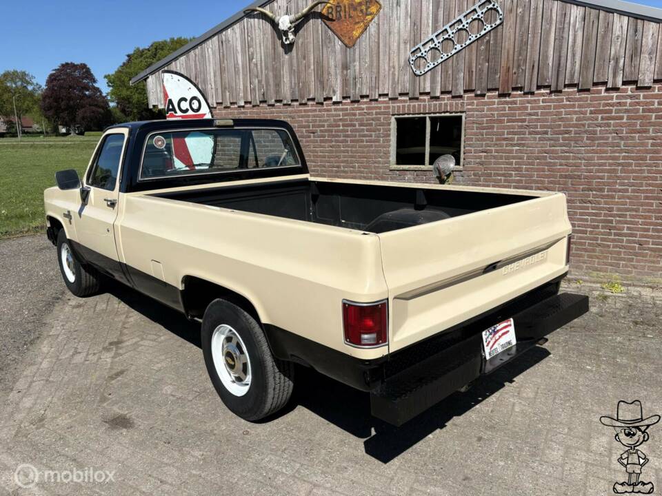Bild 16/29 von Chevrolet C 20 (1985)