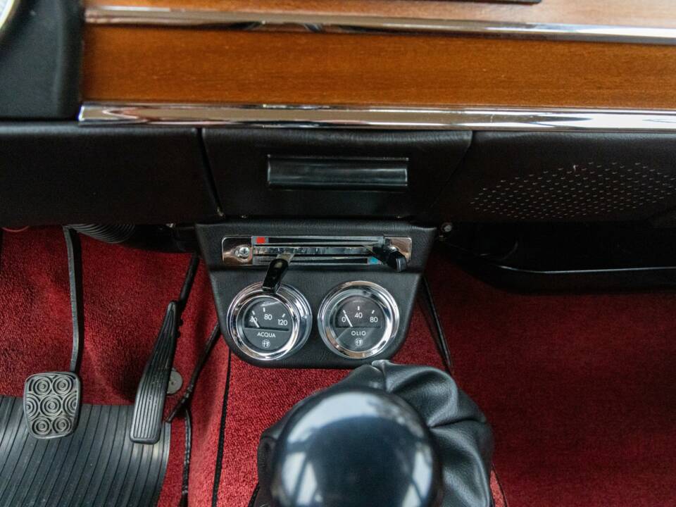 Imagen 46/50 de Alfa Romeo Giulia Nuova Super 1600 (1971)