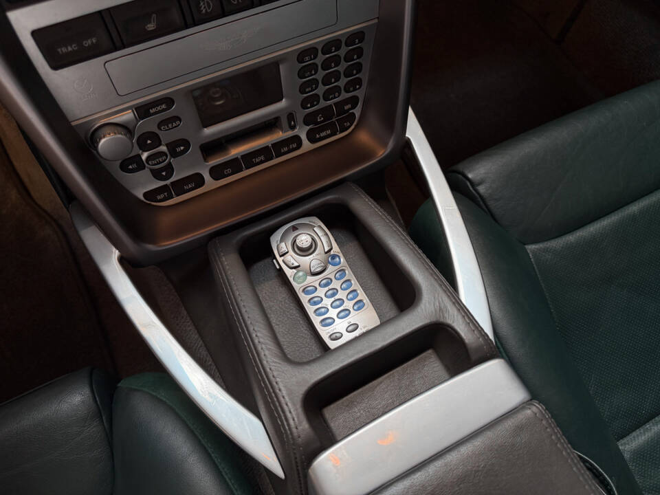 Image 34/43 of Aston Martin V12 Vanquish (2003)