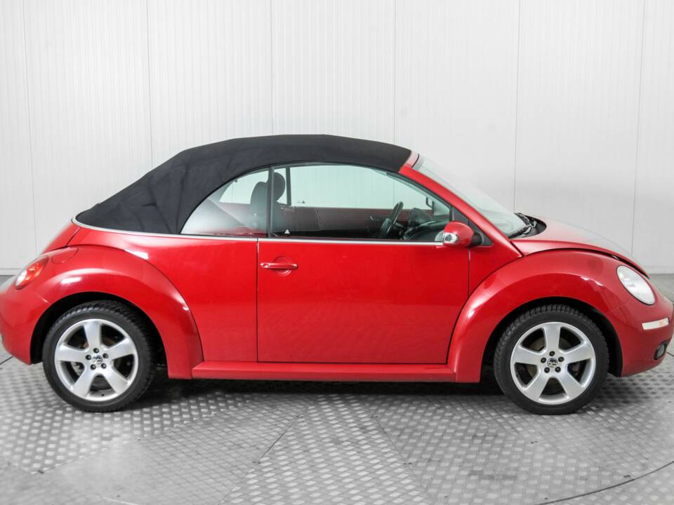 Image 48/50 de Volkswagen New Beetle 2.0 (2006)