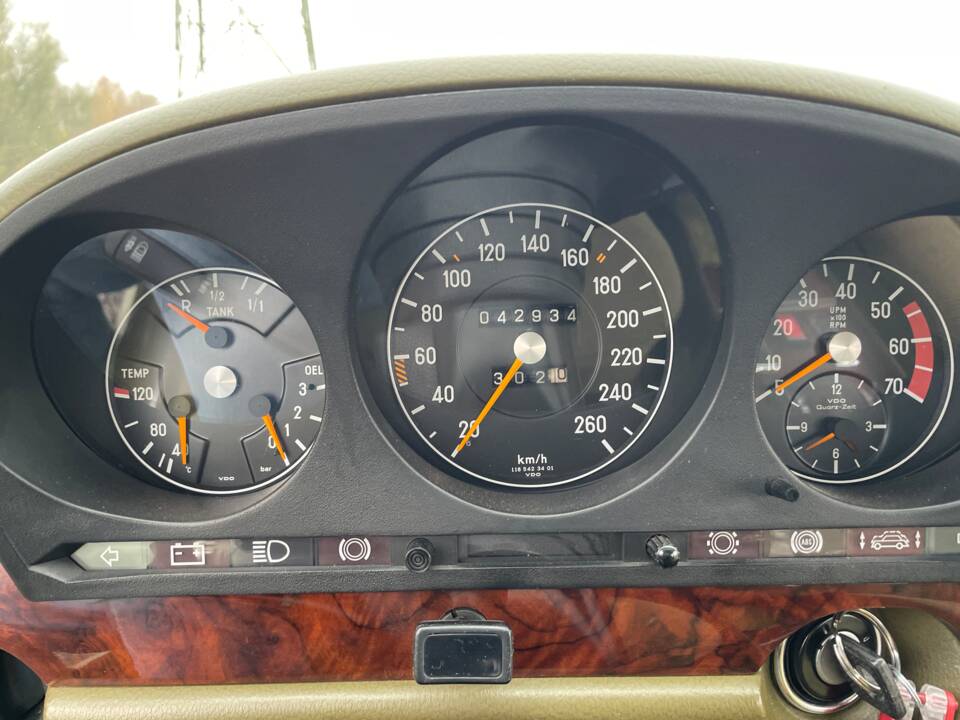 Bild 29/45 von Mercedes-Benz 450 SEL 6,9 (1978)