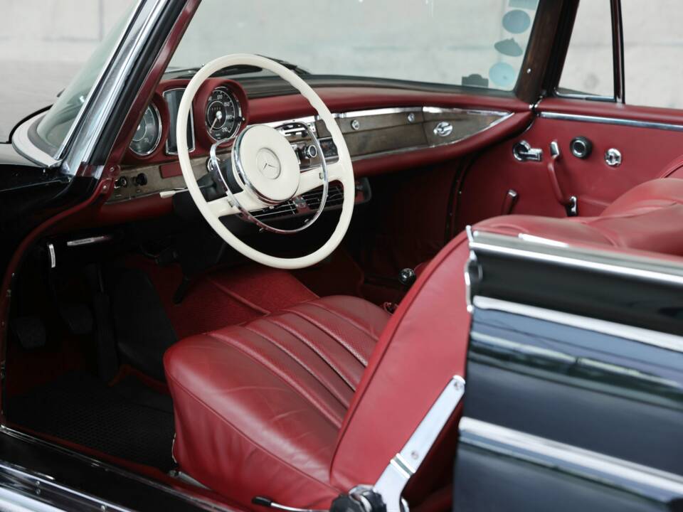 Image 22/50 of Mercedes-Benz 220 SE b (1962)