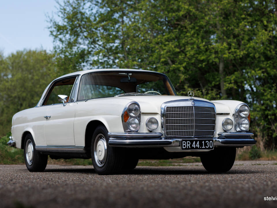 Image 7/38 of Mercedes-Benz 280 SE 3,5 (1970)